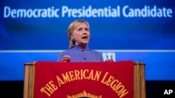 Kandida a la prezidans Pati Demokrat la, Hillary Clinton, ki tap pale nan okazyon 98èm Konvansyon Anyèl Lejyon Amerikèn nan nan Convention Center Enèji Duke la nan vil Cincinnati, Ohio, mèkredi 31 out 2016 la.