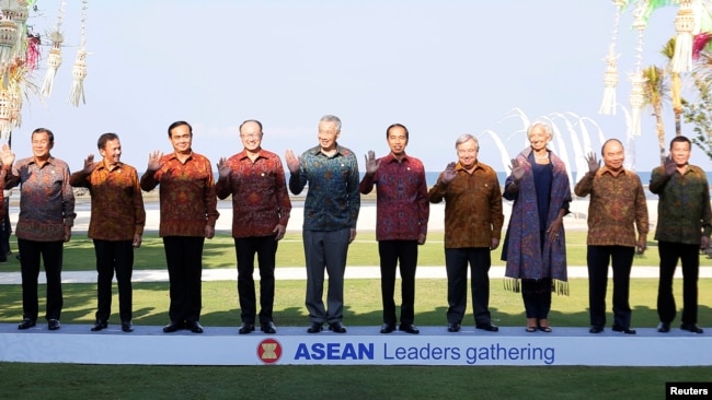 东南亚国家领导人2018年在印尼出席会议
