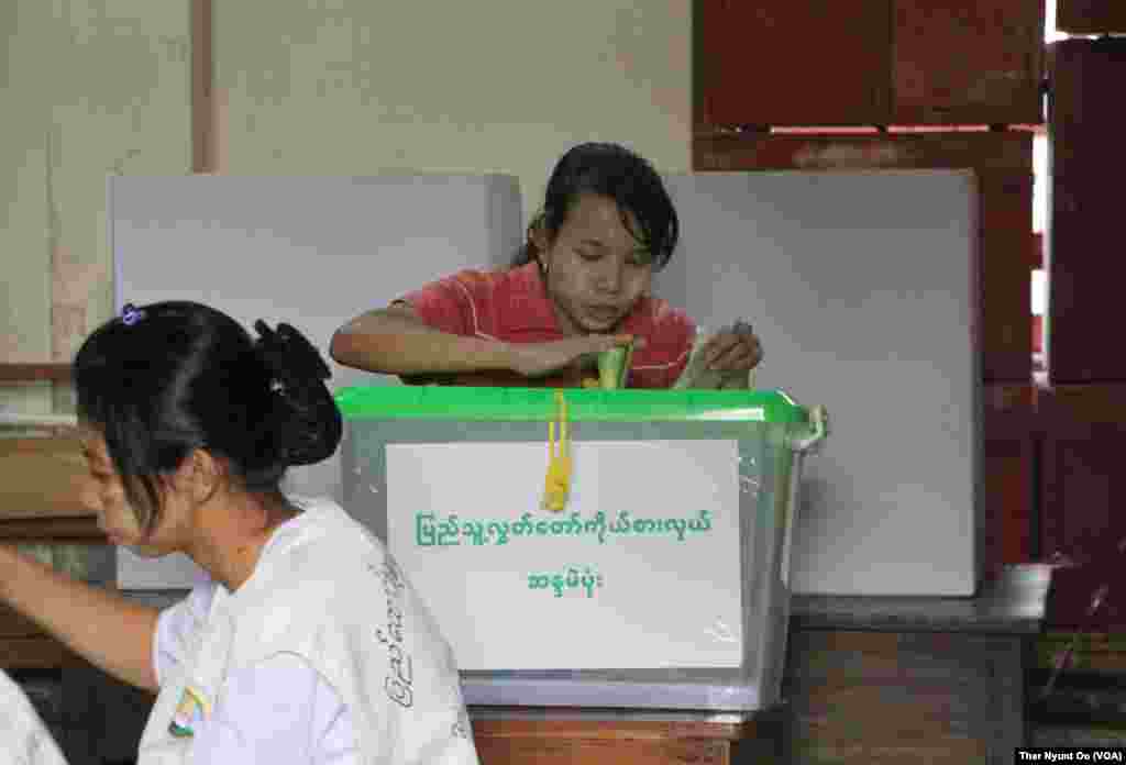 A voter in Yangon is seen casting her vote, Nov. 8, 2015.