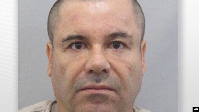 Joaquín "El Chapo" Guzmán, el narcotraficante más buscado del mundo, en la foto más reciente antes que huyera de la cárcel del Altiplano, proporcionada por autoridades mexicanas.