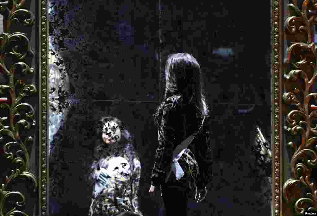 Alexia Viruez, Miss Bolivia 2013, looks at her reflection in a mirror during rehearsals before the finals of the Miss Universe competition in Moscow, Russia, Nov. 7, 2013.