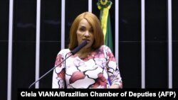 Gambar selebaran yang dirilis oleh Kamar Deputi Brasil menunjukkan Deputi Brasil Flordelis dos Santos de Souza di Brasilia, pada 11 Agustus 2021. (Foto: Cleia VIANA/Brazilian Chamber of Deputies/AFP)