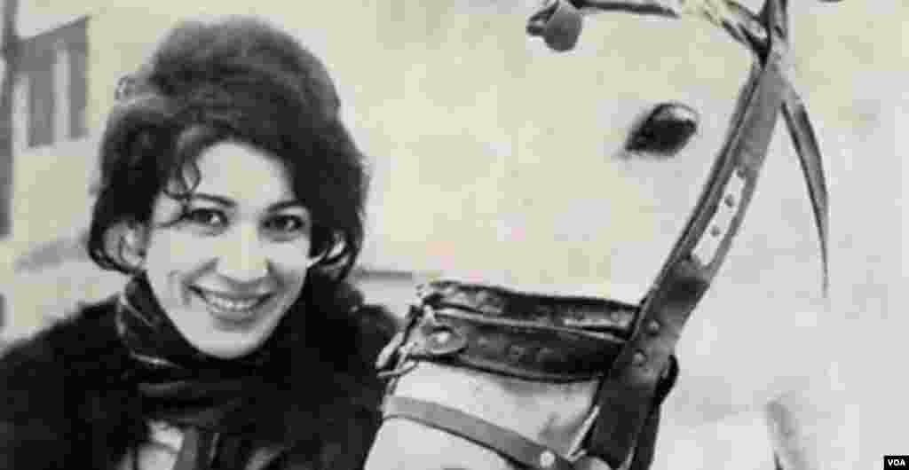 فروغ الزمان فرخزاد عراقی (فروغ فرخزاد) ۱۳۴۵-۱۳۱۳ شاعر، بازيگر ، کارگردان: " من قدرت قبول وتحمل یک زندگی عادی نظیر زندگی میلیونها مردم دیگر را در خودم نمی بینم. من خیال ازدواج ندارم. من دلم می خواهد در زندگیم ترقی کنم و در اجتماعم زن بر جسته ای باشم."