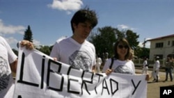 Members of dissident group Ladies in White protest in Cuba.