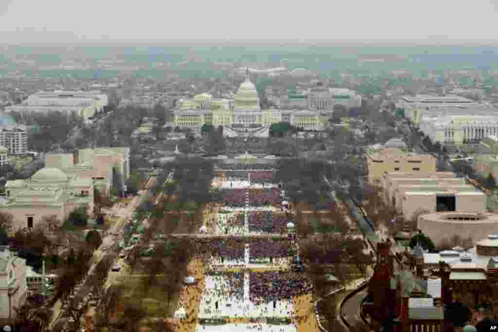 Зрители, собравшиеся на церемонию инаугурации Дональда Трампа (Фото: Reuters)