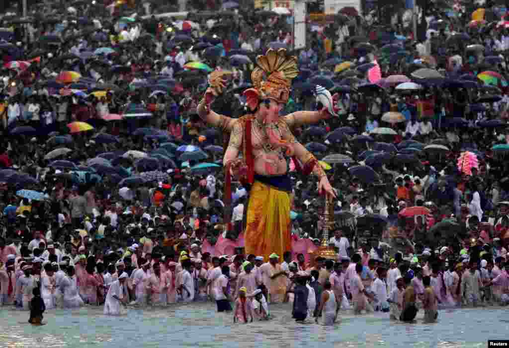 Devotees gather on the shores of the Arabian Sea to immerse idols of the Hindu god Ganesh, the deity of prosperity, on the last day of the 10-day-long Ganesh Chaturthi festival, in Mumbai, India.