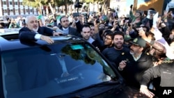 Iranian Foreign Minister Mohammad Javad Zarif, who is also Iran's top nuclear negotiator, waves to his well wishers upon arrival at the Mehrabad airport in Tehran, Iran, from Lausanne, Switzerland, April 3, 2015.