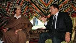 حسنی مبارک، در کنار معمر قذافی رهبر لیبی - آرشیو