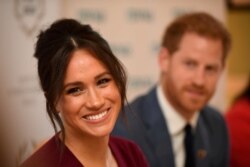 Meghan, Duchess of Sussex dari Inggris, dan Pangeran Harry, Duke of Sussex, menghadiri diskusi meja bundar tentang kesetaraan gender di Kastil Windsor, Windsor, Inggris 25 Oktober 2019. (Foto: Reuters)