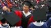 Chinese Graduates Face Tight Job Market 