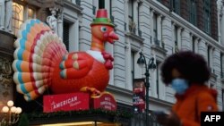 24 Kasım 2020 - New York City'de Herald Meydanı'ndaki Macy's mağazası