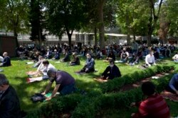 ترکی کی مسجد سلطان احمد میں نماز جمعہ کا اجتماع