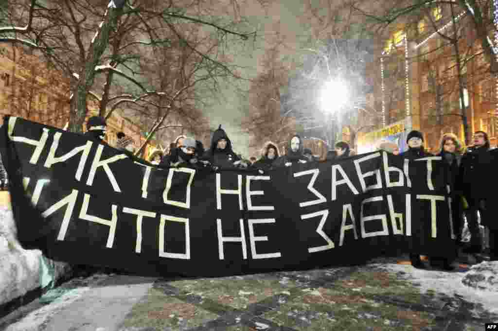 Москва и Санкт-Петербург: митинг памяти Станислава Маркелова и Анастасии Бабуровой