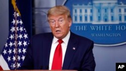 El presidente Trump insistió el viernes 3 de abril en la necesidad de que cada estadounidense guarde las medidas estipuladas para prevenir la COVID-19.