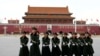 世界媒体看中国：如何脚踩两只船