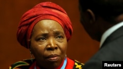 Nkosazana Dlamini-Zuma, à la tête de la comission de l'Union Africaine, participe à une réunion aux Nations unies à Genève, Suisse, le 24 mai 2016.