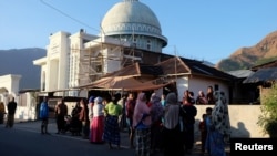 People gather on the streets following an earthquake in Lombok, Indonesia, July 29, 2018 in this picture obtained from social media. (Courtesy of Lalu Onank/Social Media )