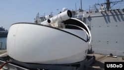 지난 2012년 미 해군 구축함에 시험 장착된 레이저 무기. (자료사진)