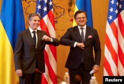 Antony Blinken sa ukrajinskim ministrom spoljnih poslova Dmitrom Kulebom u KIjevu 6. maja 2021.
