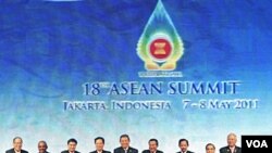 Para pemimpin ASEAN dalam KTT di Jakarta, 7-8 Mei 2011.