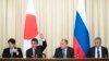 2018年7月31日在莫斯科一會議上﹐俄羅斯外長拉夫羅夫(右二)與日本防衛大臣小野寺五典(左一)資料照。