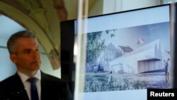 Міністр внутрішніх справ Австрії Карл Негаммер оприлюднив план перебудови для "нейтралізації" будинка, в якому народився Гітлер. 2 червня 2020 р.