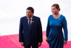 Presiden Filipina Rodrigo Duterte (kiri) dan putrinya Sara Duterte dalam pembukaan Konferensi Tahunan Forum Boao untuk Asia (BFA) 2018 di Boao, provinsi Hainan, China selatan, 10 April 2018.