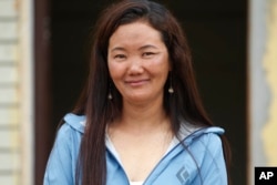 Nepalese female climber Lhakpa Sherpa talks with Associated Press in Kathmandu, Nepal, Wednesday, May 23, 2018. (AP Photo/Niranjan Shrestha)