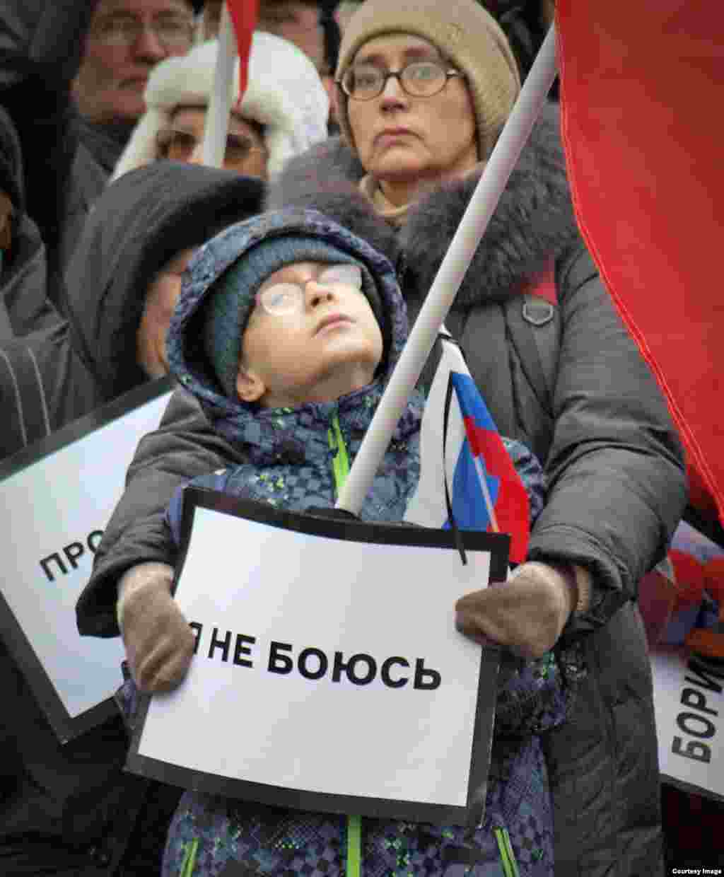 A woman holds a sign reading &quot;I am not afraid&quot; during a march in Moscow, Russia, in memory of opposition leader Boris Nemtsov who was shot and killed near the Kremlin on Feb. 27, 2015. (Photo taken by Vladimir Zablitsky from Moscow on March 1, 2015)