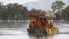 Máy bay quân sự Australia chở cứu trợ tới vùng lũ lụt
