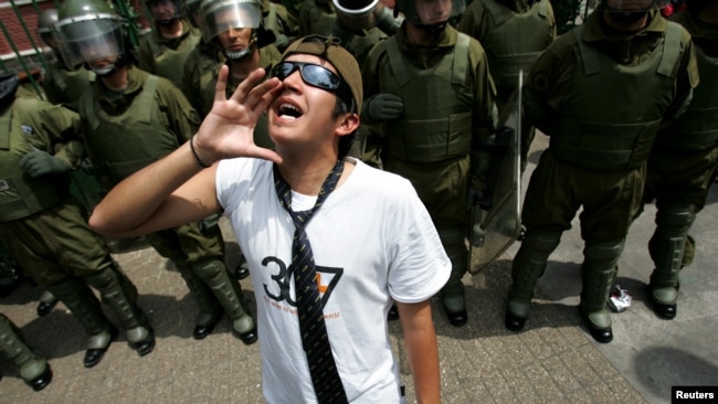 Milennials se suman a protestas chilenas para exigir nuevo modelo