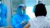 Y bác sĩ lực lượng gìn giữ hòa bình của Việt Nam được tiêm vắc xin 