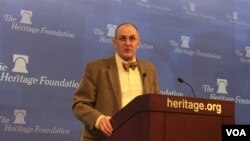 美國學者艾略特科恩2月15日在傳統基金會演講（美國之音葉林拍攝）