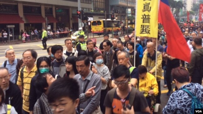 3月31日香港爆发反对《逃犯条例》的万人示威 （美国之音记者申华拍摄） 