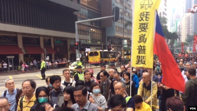 3月31日香港爆发反对《逃犯条例》的万人示威 （美国之音记者申华拍摄） 