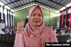 Guru SMPN 11 Bandung, Nia Kurniati, berharap bibit keberagaman bisa tumbuh subur di masa depan. (VOA/Rio Tuasikal)