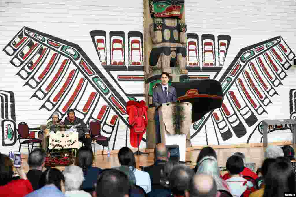 쥐스탱 트뤼도 캐나다 총리가 캐나다 퀘벡 가티뉴역사박물관에서 열린 실종&middot;살해 원주민 여성 관련 국가보고서 발표회 폐막식에서 연설하고 있다.
