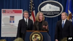 美國司法部助理部長瑪麗麥科德(中)3月15日早上在記者會上宣佈起訴四名入侵雅虎公司系統的俄羅斯黑客，包括俄羅斯情報人員。