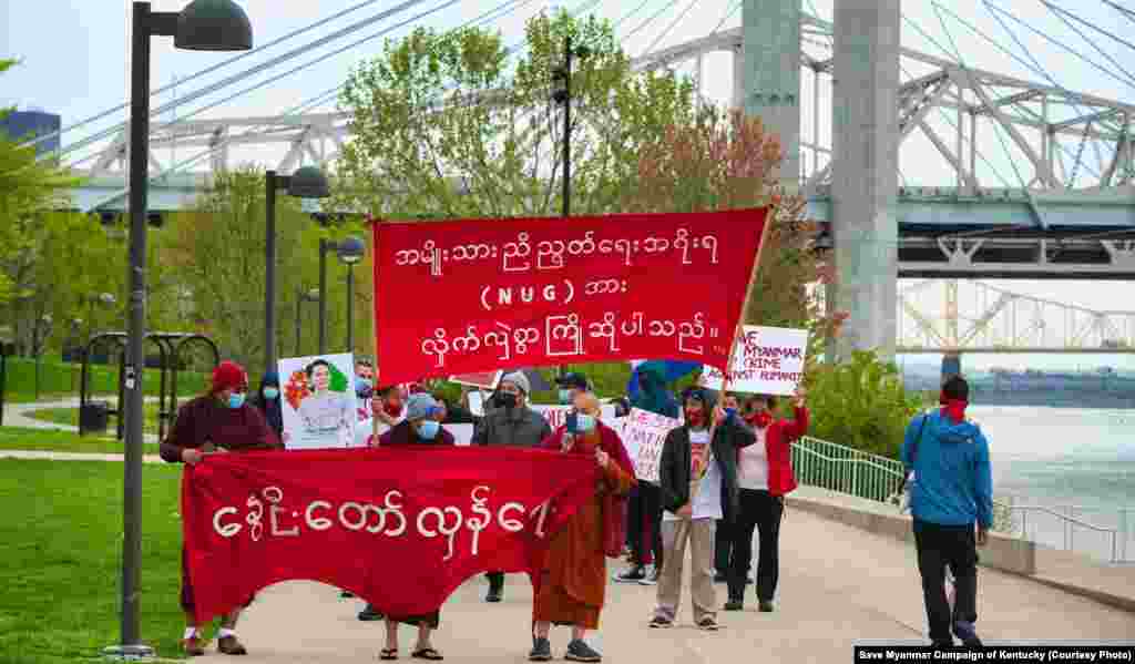 အမေရိကန်ပြည်ထောင်စု ကန်တပ်ကီပြည်နယ်က မြန်မာ့အရေးဆန္ဒပြပွဲ။ (ဧပြီ ၁၇၊ ၂၀၂၁။ ဓာတ်ပုံ - Save Myanmar Campaign of Kentucky)