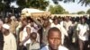 Une procession funéraire d'un des agriculteurs tués par les militants de Boko Haram à Kalle, un village reculé situé à 17 km de la capitale Maiduguri, le 20 octobre 2018.