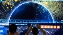 北京举行的中国第四届互联网安全会议上的全球网络袭击模拟图像。（2016年8月16日）