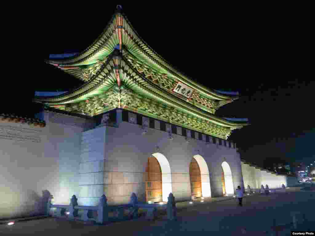 Gwanghwamun, the main gate of the Gyeongbukgung Palace in Seoul, South Korea, is seen at night. (Photo by Liu Guan-Dong/South Korea/VOA reader)