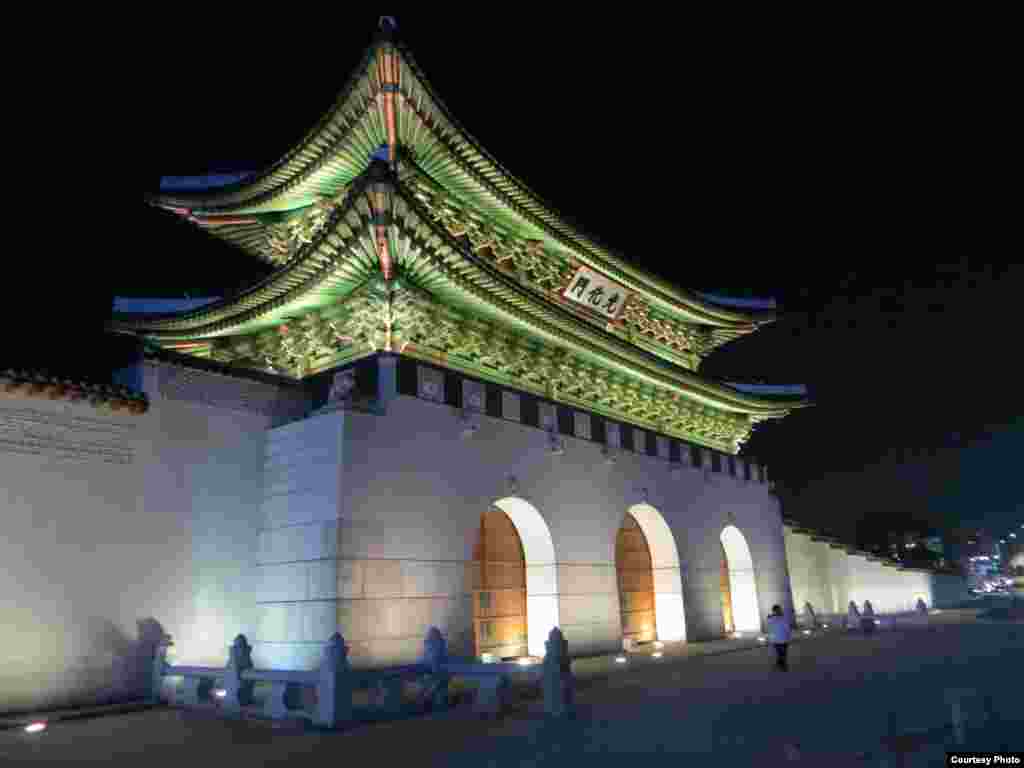 Gwanghwamun, the main gate of the Gyeongbukgung Palace in Seoul, South Korea, is seen at night. (Photo by Liu Guan-Dong/South Korea/VOA reader) 