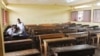 Des étudiants dans une salle de classe à Libreville au Gabon.