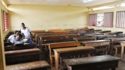 Des étudiants dans une salle de classe à Libreville au Gabon.