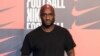 Virgil Abloh pose pour les photographes à son arrivée à l'événement Nike Celebrates The Beautiful Game, à Londres le mercredi 7 février 2018.