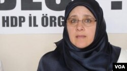 HDP İstanbul Milletvekili Hüda Kaya, 5-6 yıldır asker ve polislerin alıkonulduğunu ancak bu durumun üstünün örtülmeye çalışıldığını savundu.