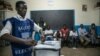 Botangi ya ba bulletins de vote nsima ya maponami, na Lubumbashi, RDC, 30 décembre 2018.