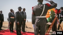 Le président ivoirien Alassane Ouattara lors d'une commémoration après l'attaque de Grand Bassam, le 16 mars 2016. (E. Iob/VOA)