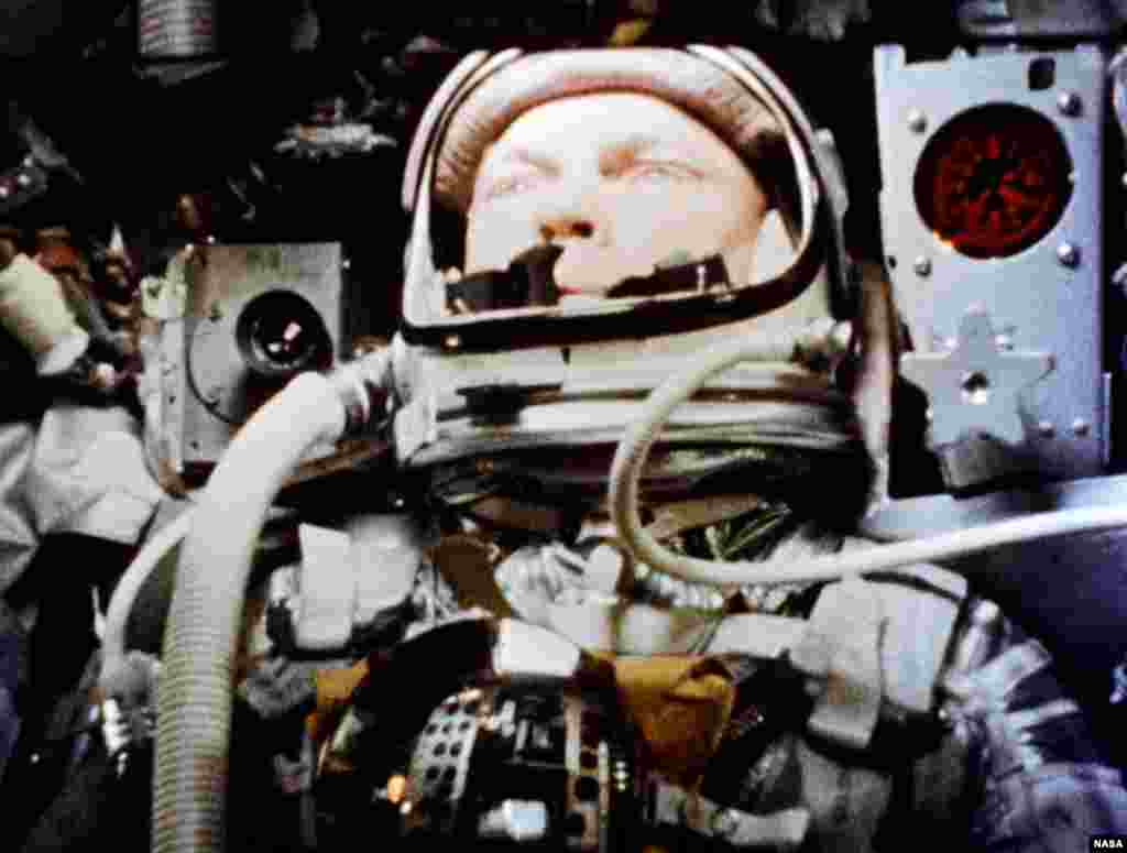 Una cámara a bordo del Friendship 7 toma la fotografía del astronauta John Glenn durante el histórico viaje de 1962.